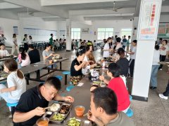 宿松县新兴初中多行动强化养分餐办理工做 建牢