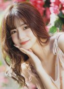 衬衫里两只大兔子摇摇晃晃